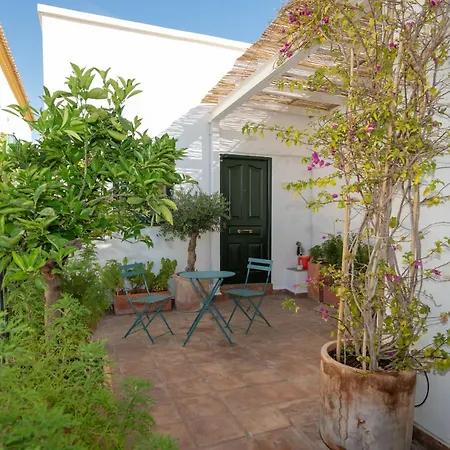 Апартаменты Lovely House In Peaceful Courtyard Бенальмадена
