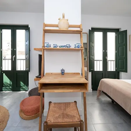 Lovely House In Peaceful Courtyard Апартаменты Бенальмадена