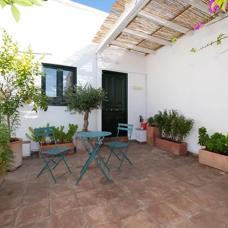Lovely House In Peaceful Courtyard Бенальмадена