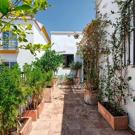 Lovely House In Peaceful Courtyard Benalmádena